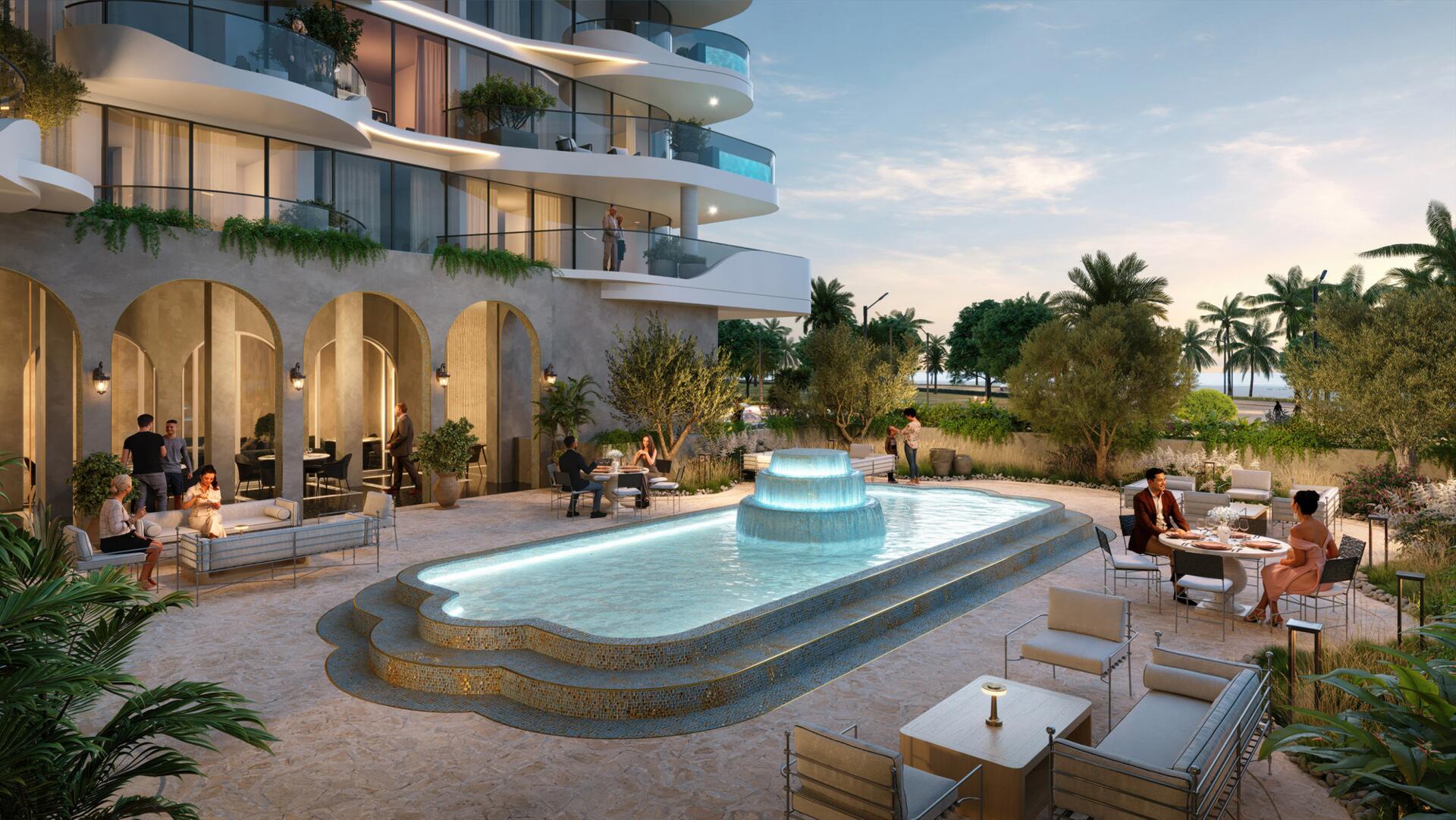 Pearl-Shaped Pool & Courtyard